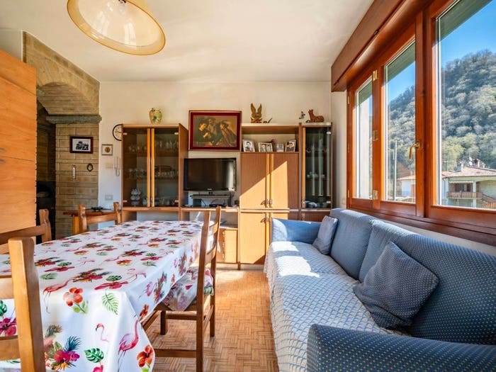 Casa con 6 locali in vendita in Viale Giuseppe Verdi, Centro, Carenno