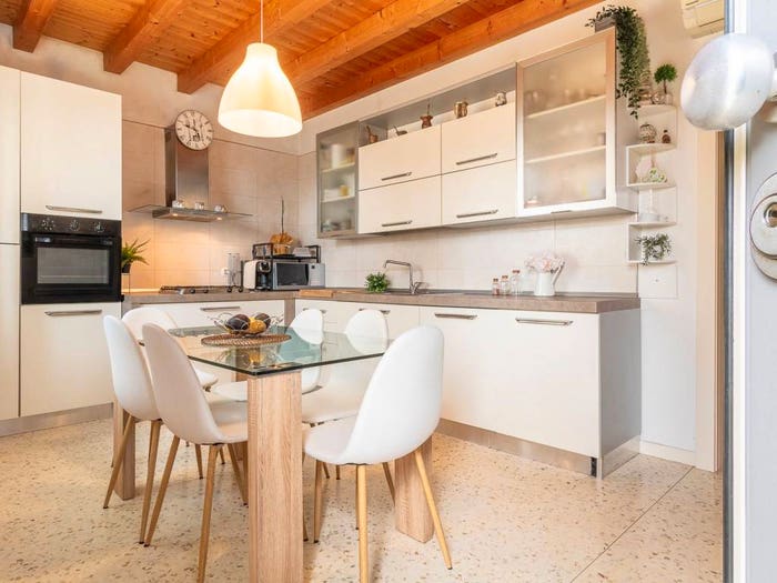Appartamento quadrilocale in vendita in Via Cardinale dalla Costa, Centro, Pozzoleone