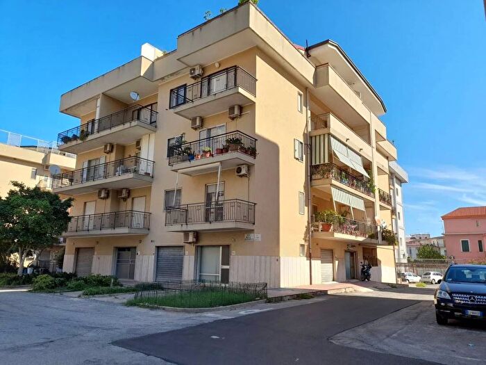 Appartamento con 6 locali in vendita in Via Piave, Soverato Marina, Soverato