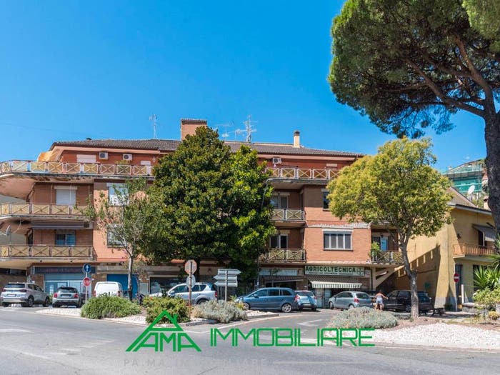 Appartamento quadrilocale in vendita in Via Frascati Colonna, Centro, Colonna