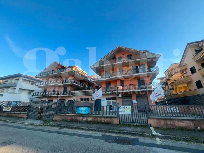 Appartamento con 5 locali in vendita in Via Capitano Alberto Bizzarri, Calvi Risorta