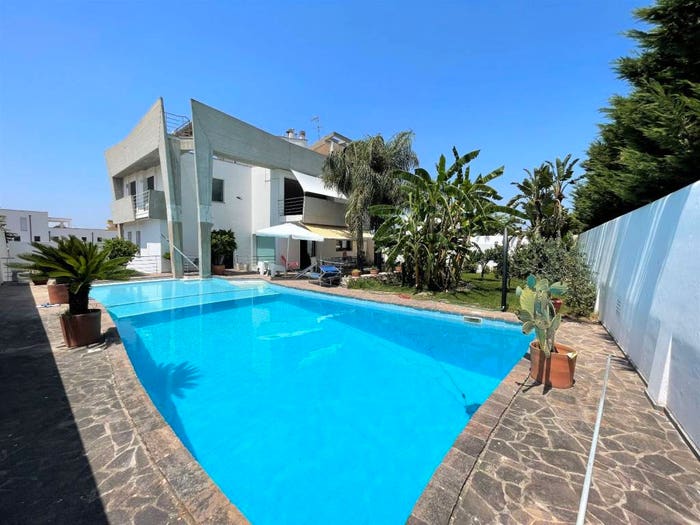 Casa con 6 locali in vendita in Copertino