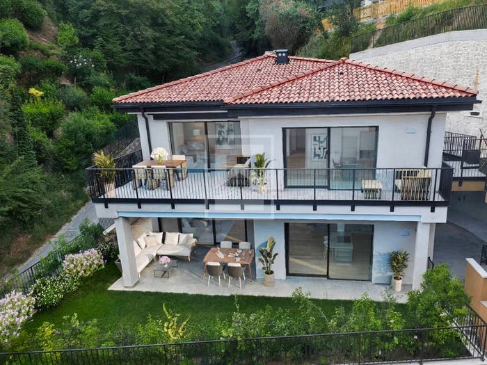 Appartamento trilocale in vendita in Via del Fontanone, Centro, Gardone Riviera