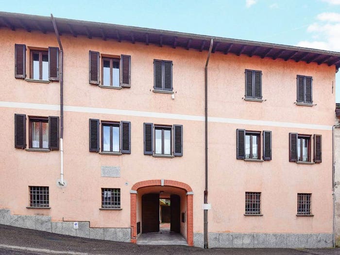 Casa con 6 locali in vendita in Via Alessandro Volta, Centro, Valmorea