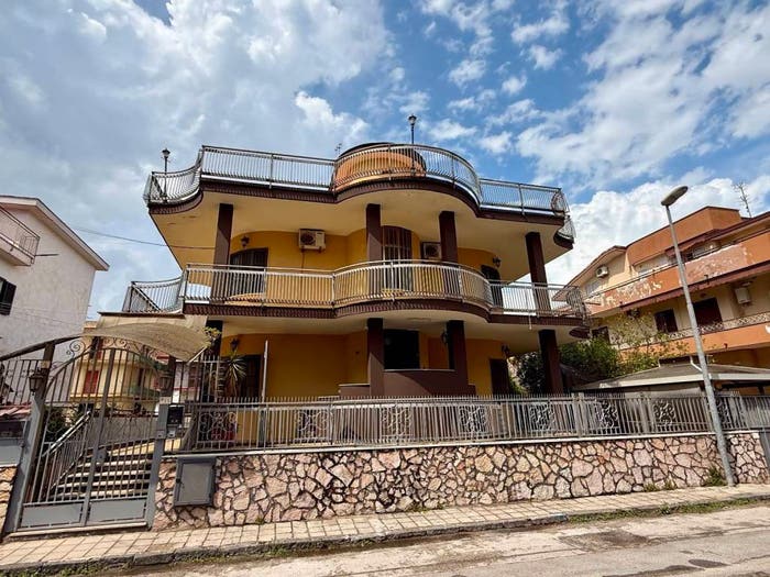 Appartamento trilocale in vendita in Via Luigi Einaudi, Centro, Pomigliano d'Arco