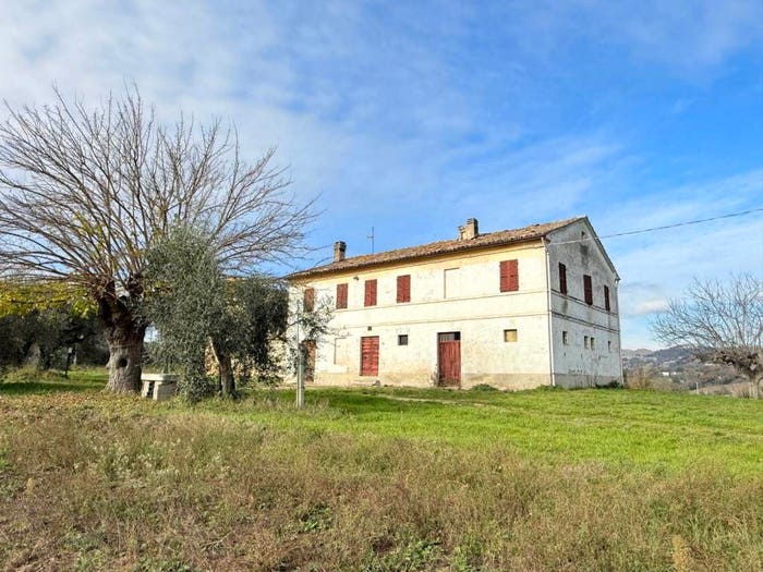 Casa con 6 locali in vendita in Montefelcino