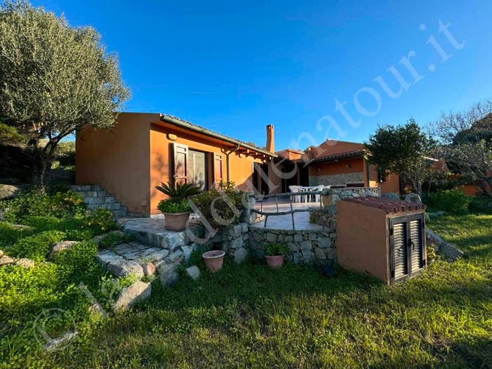Casa quadrilocale in vendita in Via Spalmatore, La Maddalena