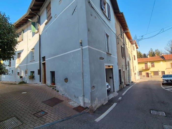 Casa con 6 locali in vendita in Clivio