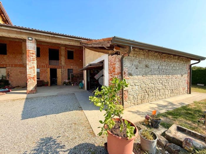 Casa con 6 locali in vendita in Via Roma, Bastia, Rovolon