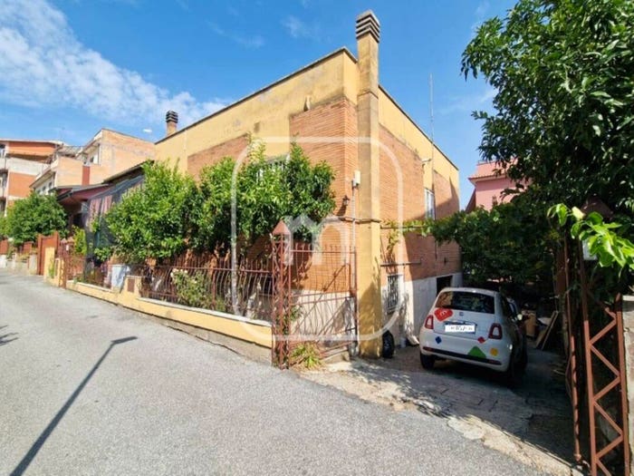 Casa con 5 locali in vendita in Via Castelbuono, Finocchio, Roma