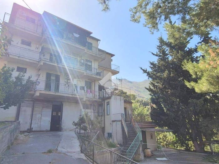 Appartamento con 5 locali in vendita in Via Pietre Mole, Monreale