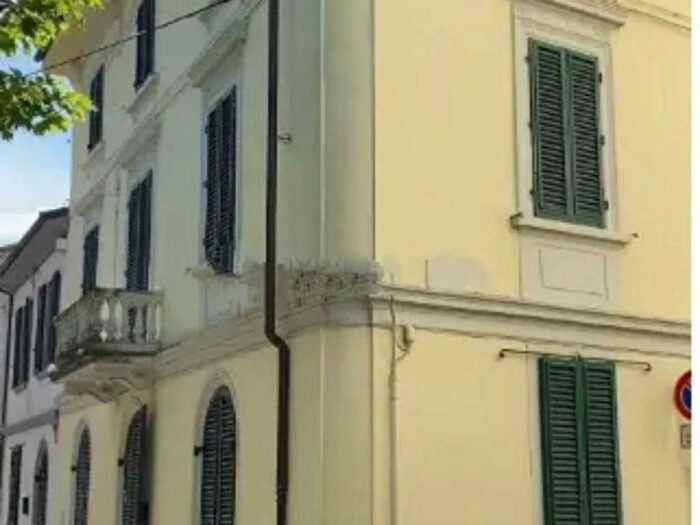 Appartamento con 6 locali in vendita in Via Montebello, MontecatiniTerme