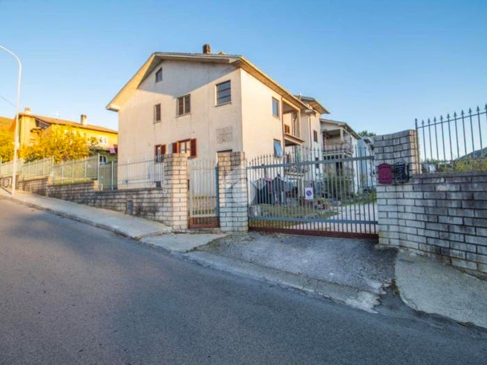 Appartamento quadrilocale in vendita in Via Monte Bianco, Centro, Cittaducale