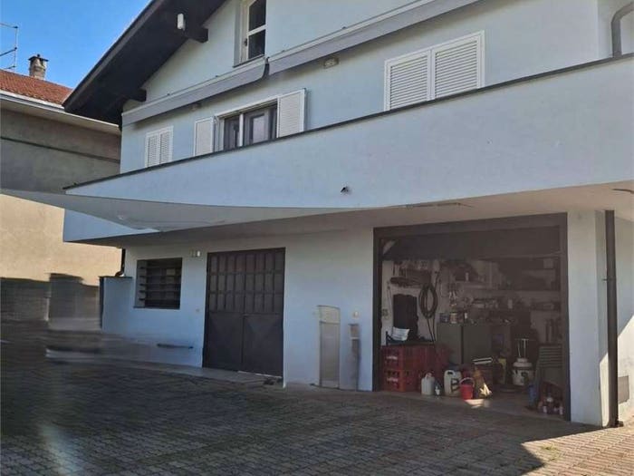 Casa quadrilocale in vendita in strada dei canapi, Centro, Oleggio