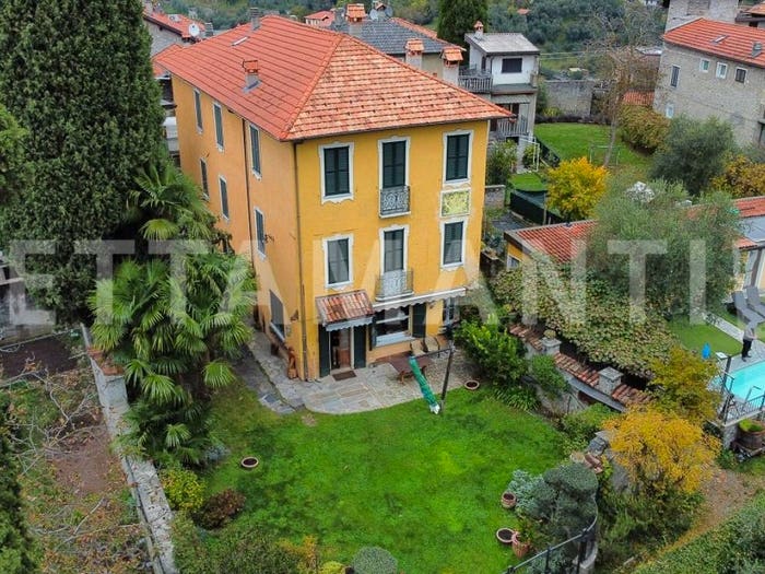 Casa con 6 locali in vendita in Via per Vezio, Varenna