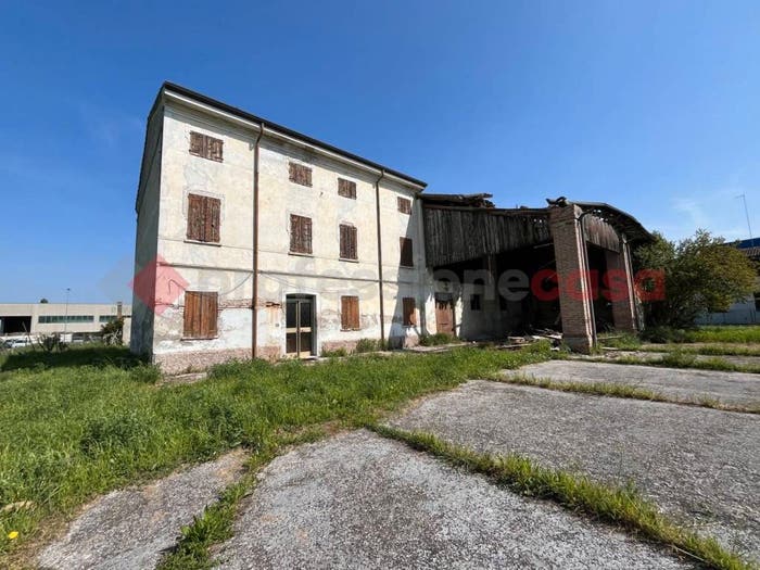 Casa con 6 locali in vendita in Strada San Pierino, Trevenzuolo