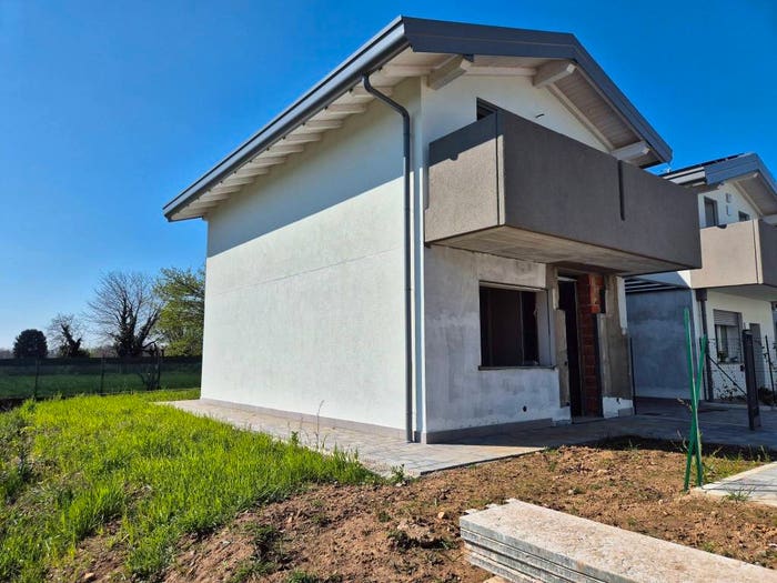 Casa quadrilocale in vendita in Via Arturo Toscanini, Centro, Guanzate