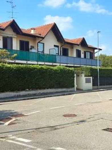 Appartamento trilocale in vendita in Via Siena, Lonate Pozzolo