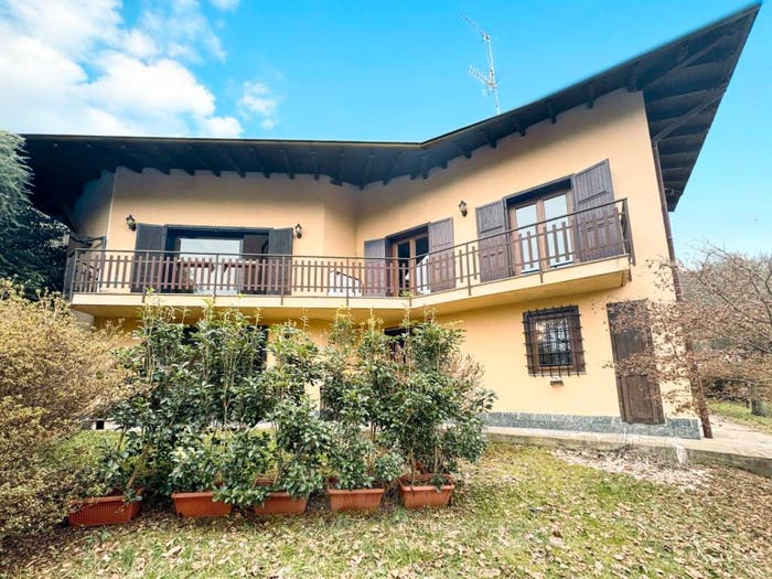 Casa con 6 locali in vendita in Via per Ghevio, Meina