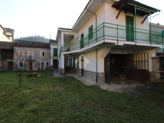 Casa con 6 locali in vendita in Via Insurrezione, Grognardo