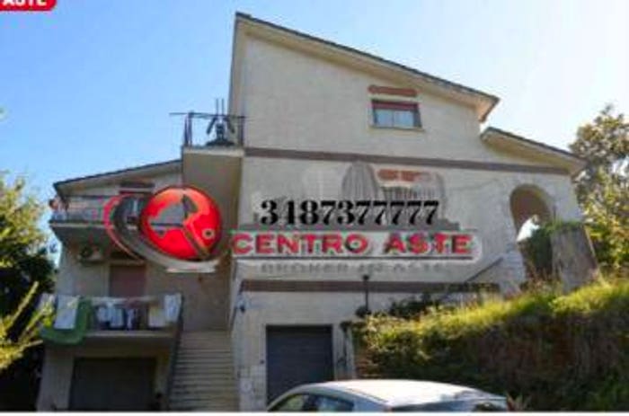 Appartamento con 5 locali in vendita in Viale Montecelio, Centro, Guidonia Montecelio