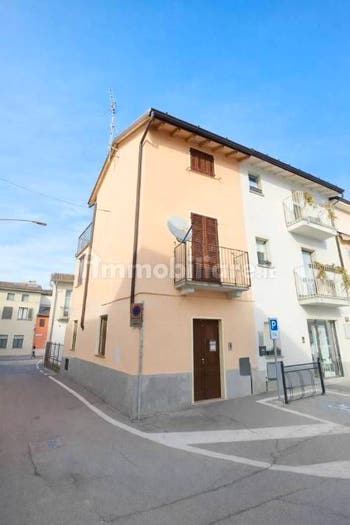 Casa trilocale in vendita in Piazza Roma, Centro, Bagnolo Cremasco