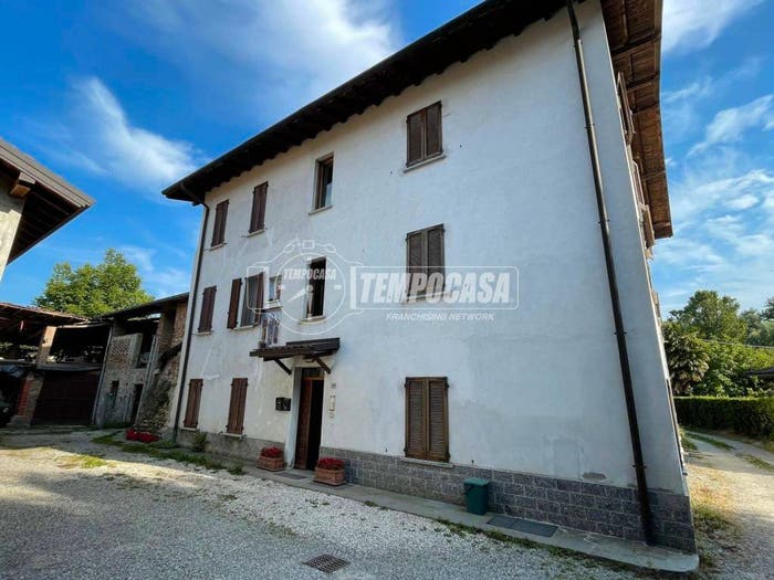 Appartamento trilocale in vendita in Via Bernaschina, Camnago Boscone, Faloppio
