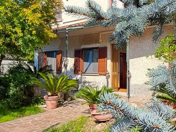 Casa con 5 locali in vendita in Via Alessandro Manzoni, Origgio