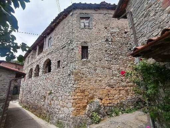 Casa con 6 locali in vendita in Pescaglia