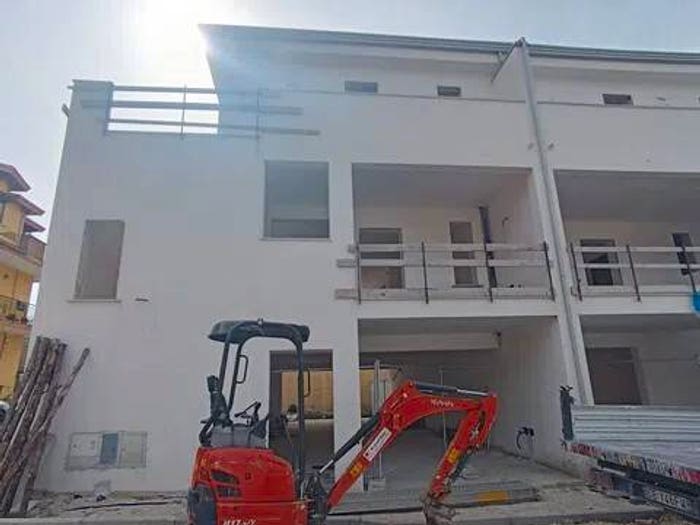 Casa con 5 locali in vendita in Via Oberdan, Parete