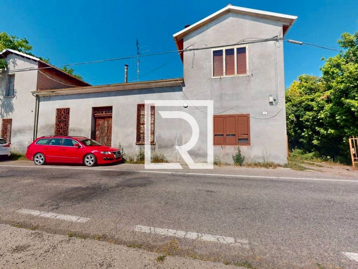 Casa quadrilocale in vendita in CASTELFALCINO, Roncadello, Forlì