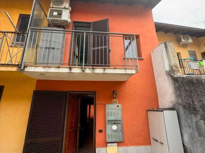 Casa bilocale in vendita in Via Giuseppe Mazzini, Gorla Maggiore