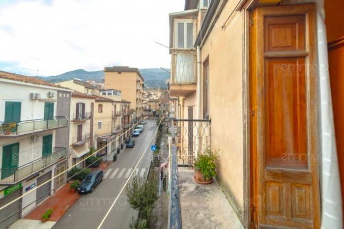 Casa con 6 locali in vendita in Via Collegio Maria, Castelbuono