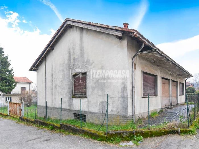 Casa quadrilocale in vendita in Via Michelangelo Buonarroti, Mirabello, Cantù