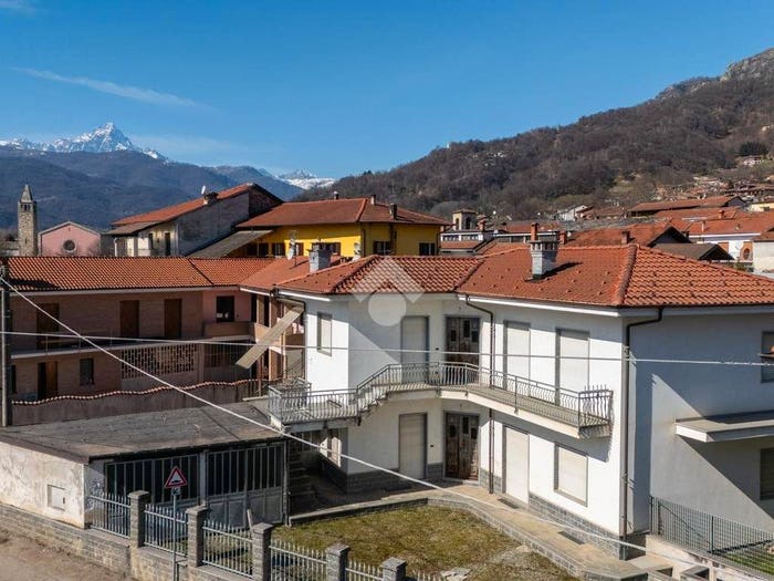 Casa con 6 locali in vendita in Via Ciotte, Rifreddo