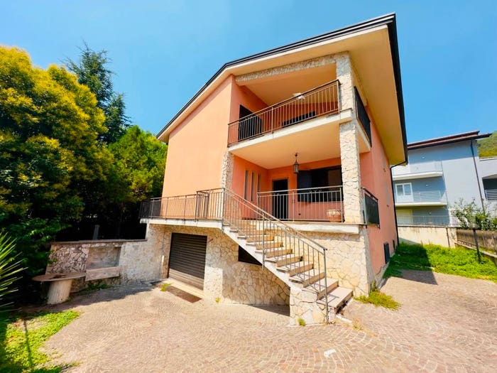 Casa con 5 locali in vendita in Via Taverna Campanile, Centro, Monteforte Irpino
