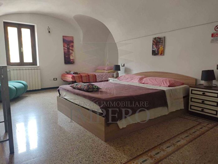 Appartamento trilocale in vendita in Vicolo Cantone, Dolceacqua