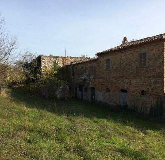 Casa con 6 locali in vendita in Strada Del Piano, Centro, Isola del Piano