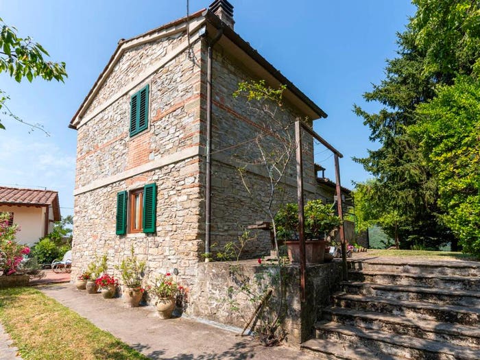 Casa con 6 locali in vendita in Via del Palagio in Colognole, Pontassieve