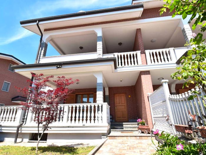 Casa con 6 locali in vendita in Via Case Sparse, Mappano
