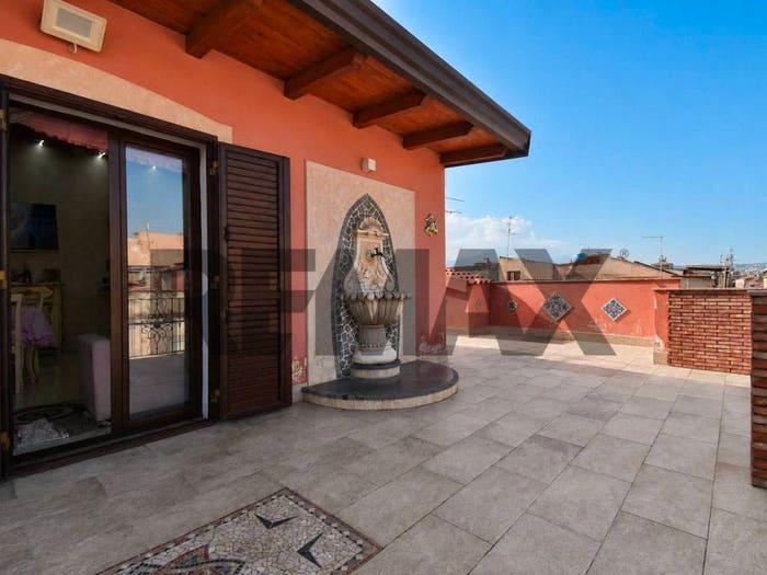 Casa con 6 locali in vendita in Via Cordai, Via delle Calcare, Catania