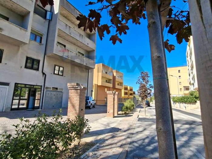 Appartamento con 6 locali in vendita in Centro, Bussi sul Tirino