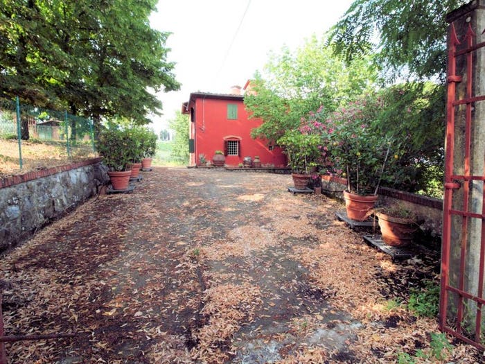Casa con 6 locali in vendita in via di Lucciano, Centro, Quarrata