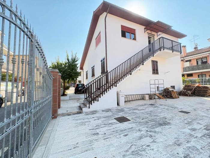 Appartamento con 5 locali in vendita in Via delle Rose, Collefiorito, Guidonia Montecelio