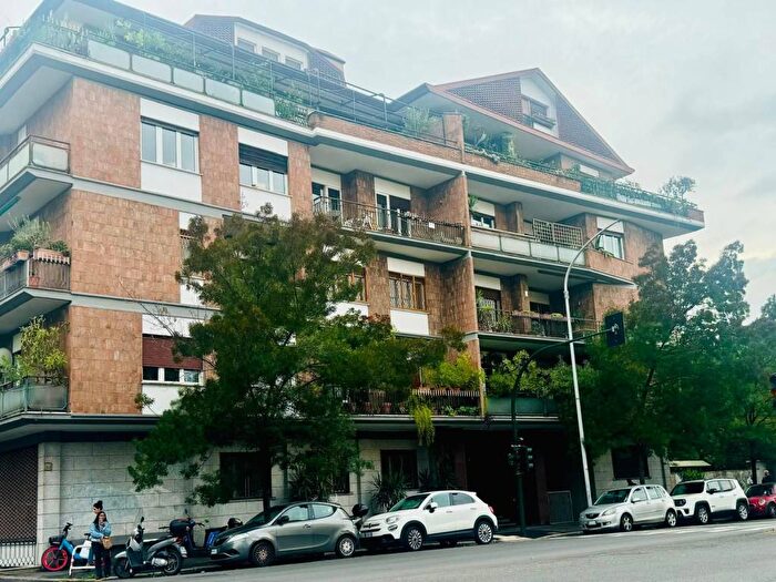 Appartamento con 6 locali in vendita in Viale Marco Polo, San Saba Caracalla, Roma