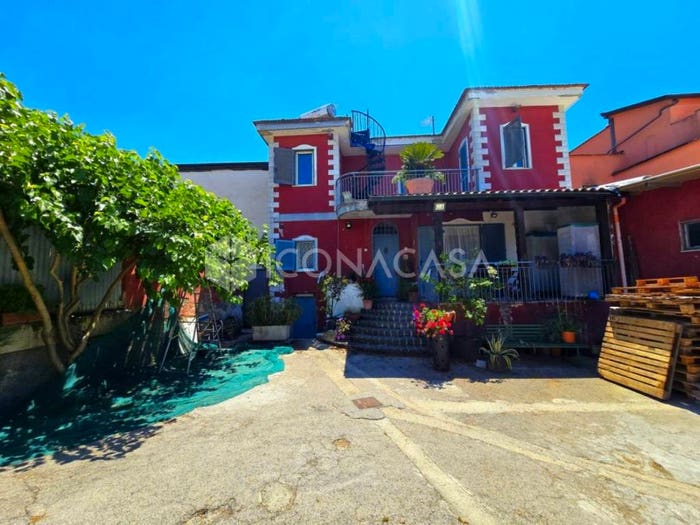 Appartamento quadrilocale in vendita in Via di Marano, Pianura, Napoli