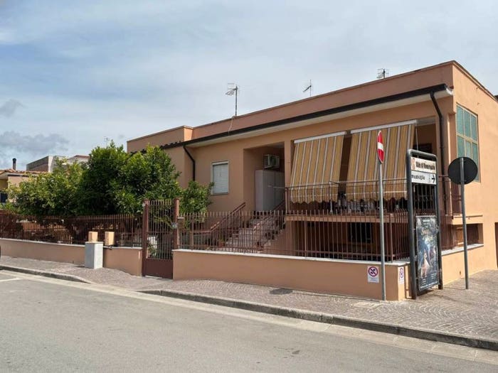 Casa con 6 locali in vendita in Via Generale Giardini, Mondragone
