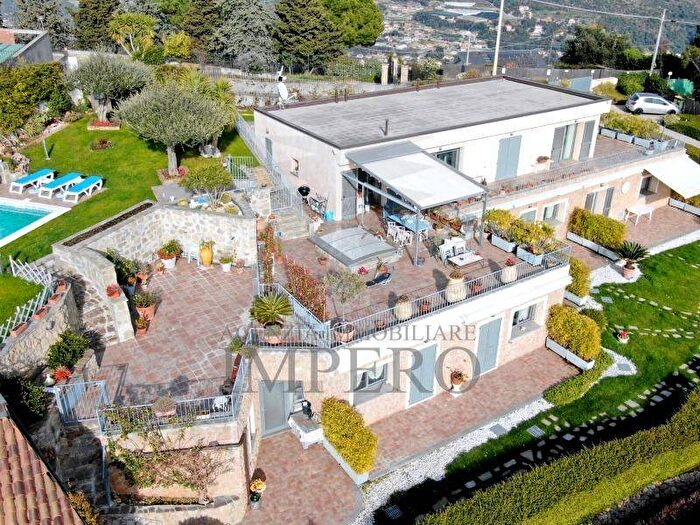 Casa con 6 locali in vendita in Via Montefontane, San Giacomo, Camporosso