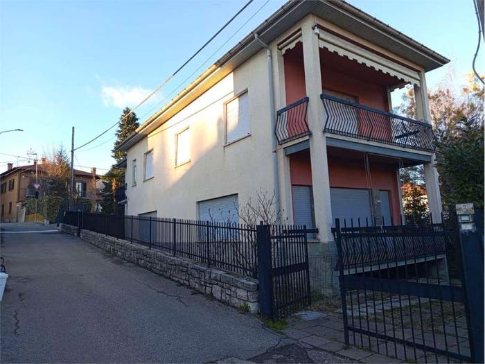 Casa con 6 locali in vendita in via san carlo borromeo, Clivio