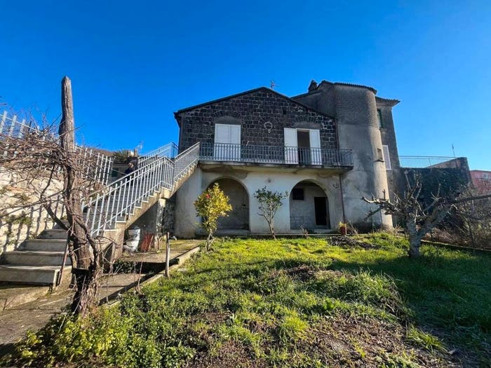 Casa bilocale in vendita in Via Maiorano Dragoni, Centro, Liberi
